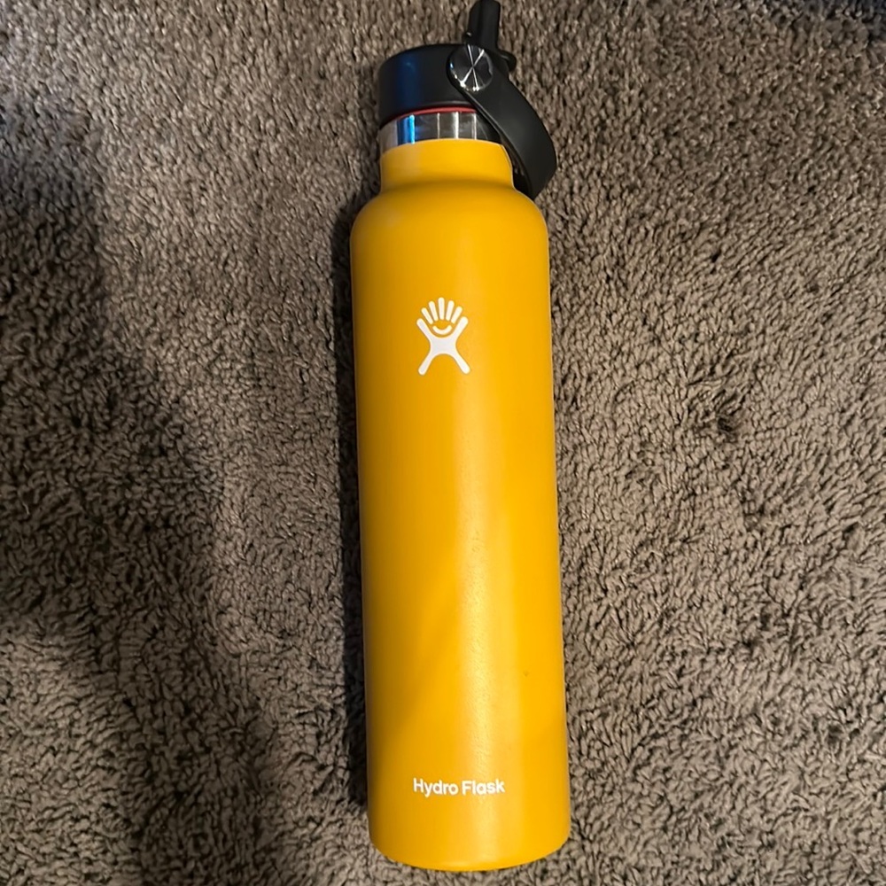 Hydro FLASK 24 oz brand new (with tag still on bottom) in the new color STARFISH